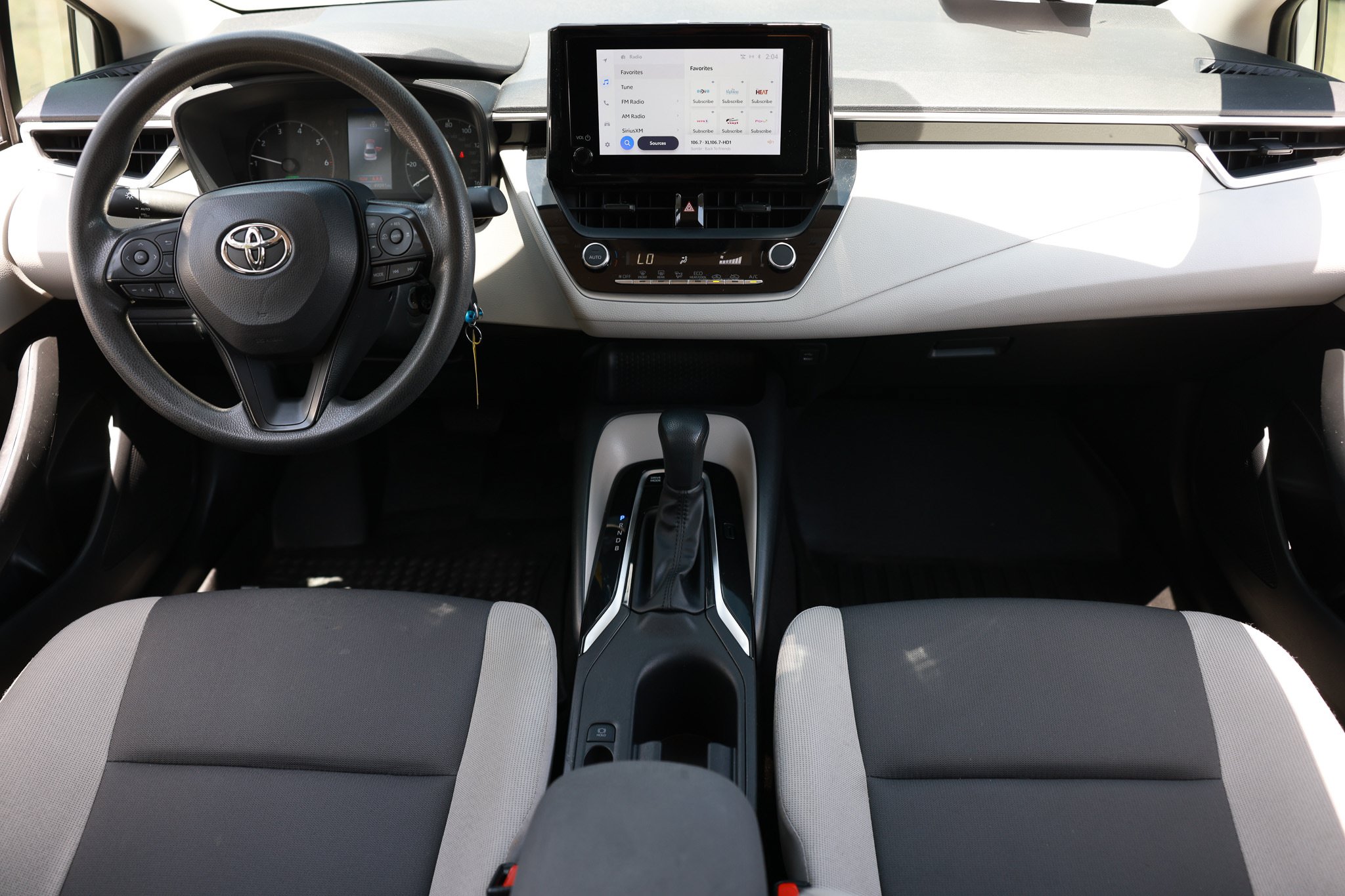 Used 2024 Toyota Corolla LE FWD image 2