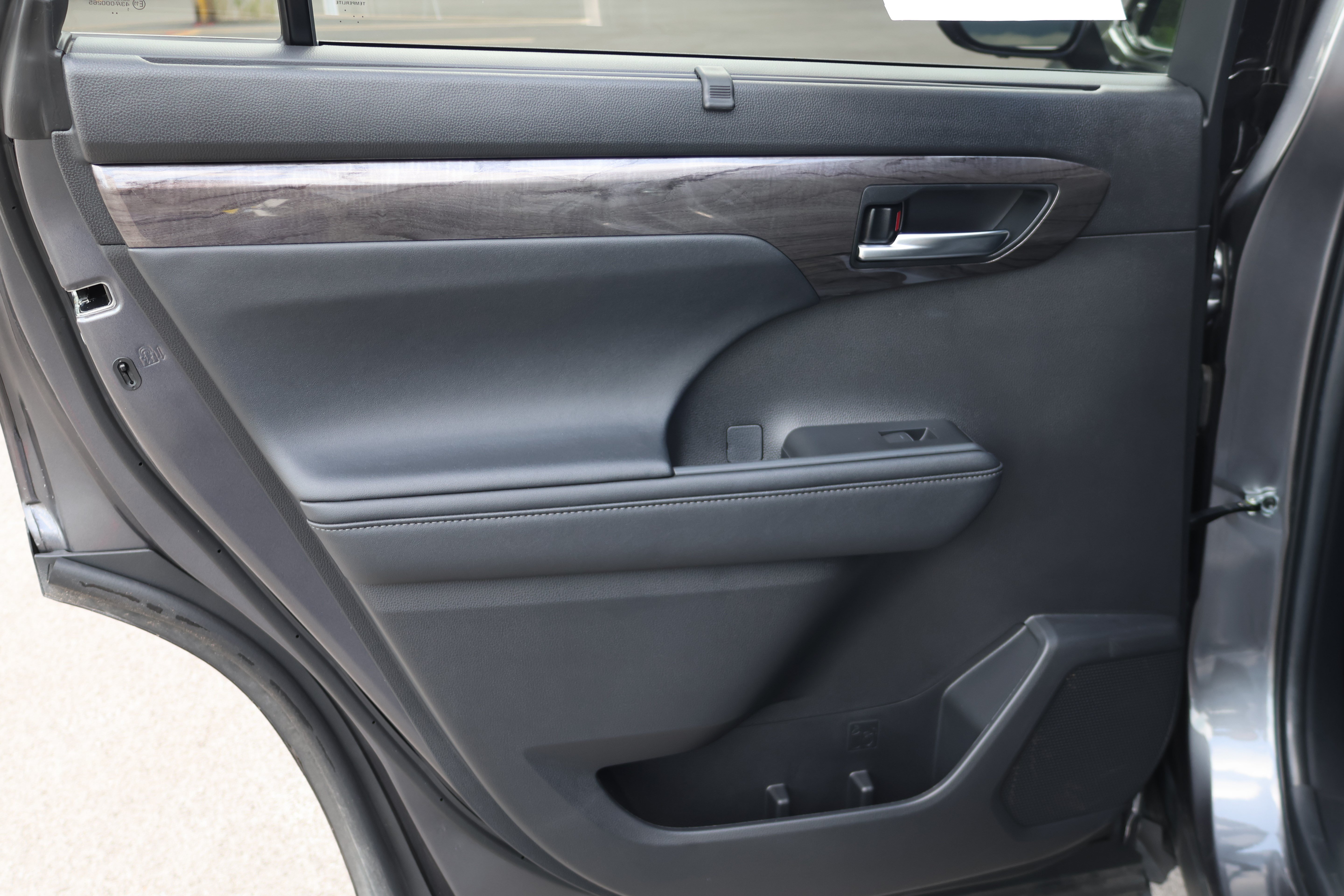 Certified 2024 Toyota Highlander Limited AWD/4WD image 15