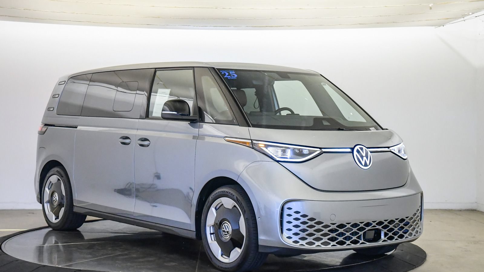 Used 2025 Volkswagen ID. Buzz Pro S RWD image 6