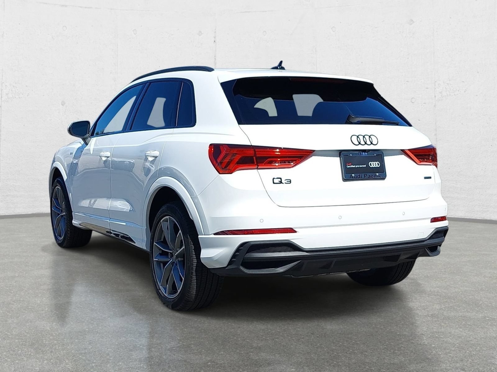 Certified 2025 Audi Q3 2.0T Premium w/ Convenience Package AWD/4WD image 7