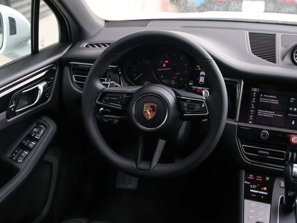 Certified 2025 Porsche Macan AWD/4WD image 29
