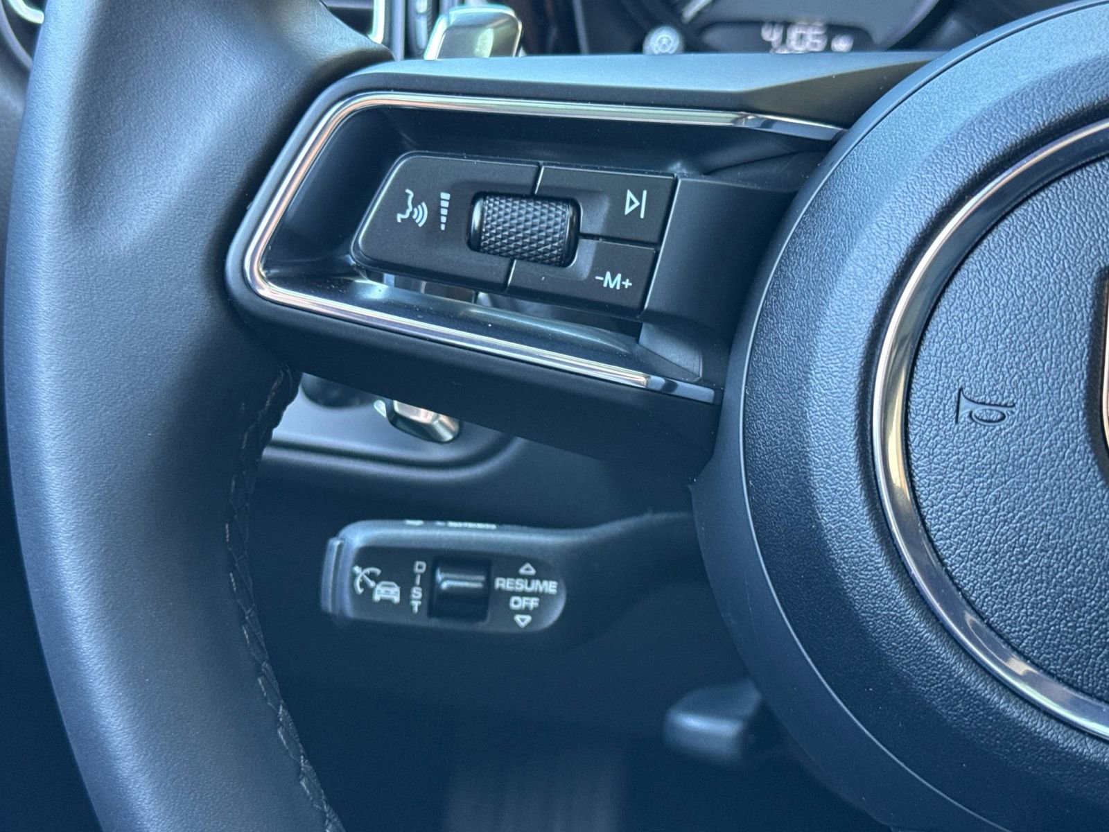 Certified 2025 Porsche Macan image 27