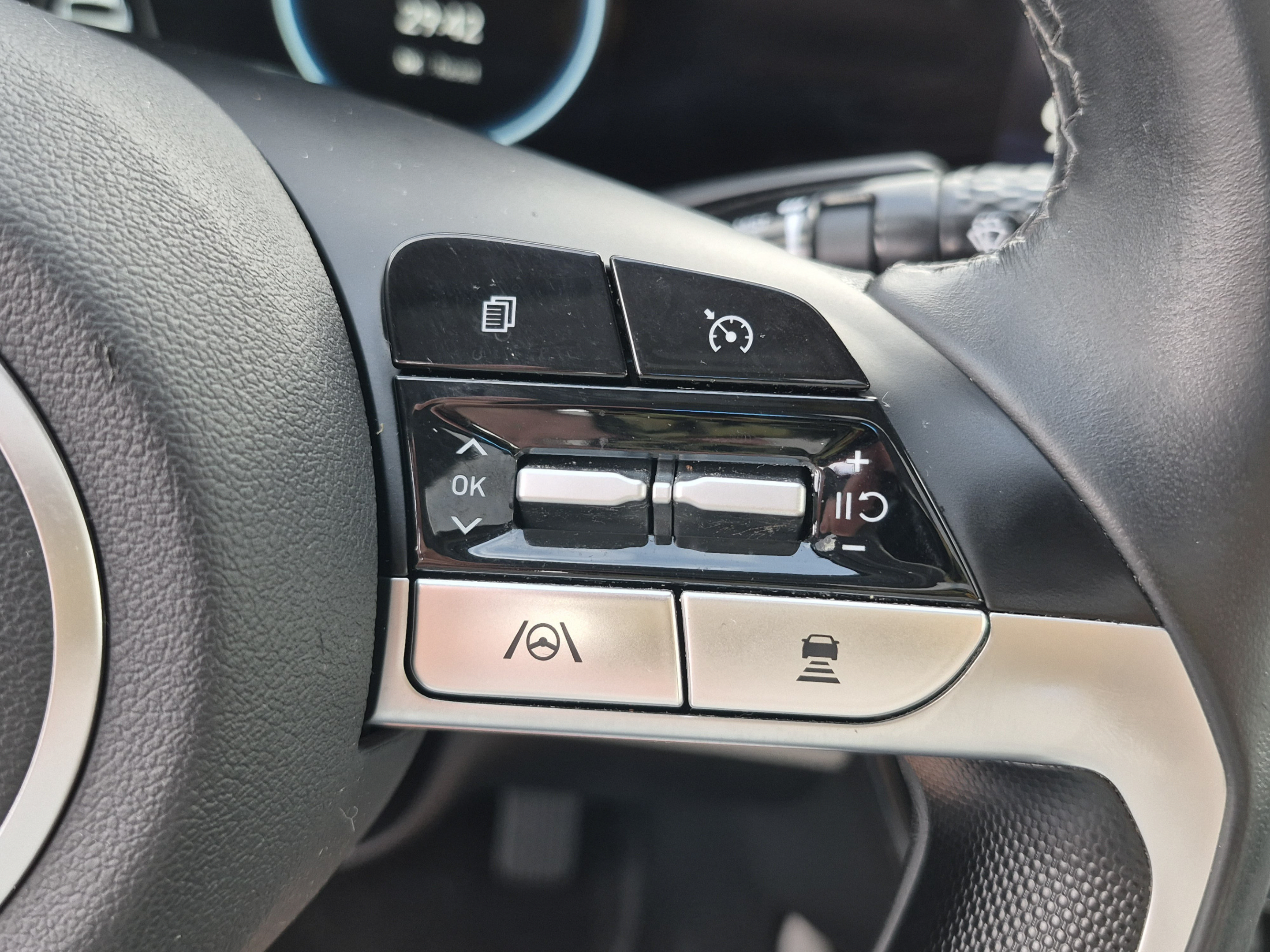 Used 2023 Hyundai Elantra Limited FWD image 29