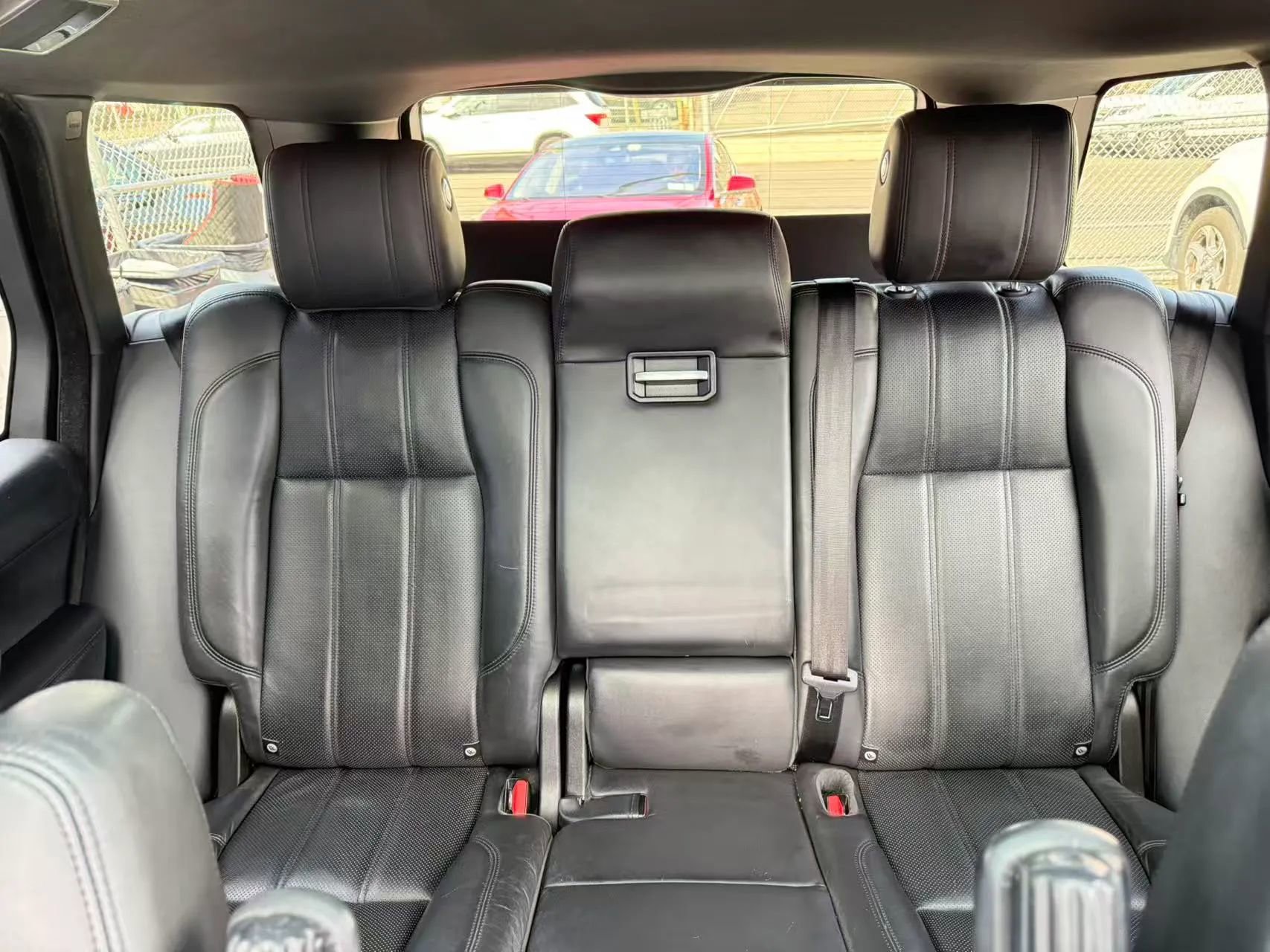 Used 2016 Land Rover Range Rover HSE image 16