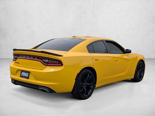 Used 2017 Dodge Charger SE w/ Blacktop Package RWD image 5