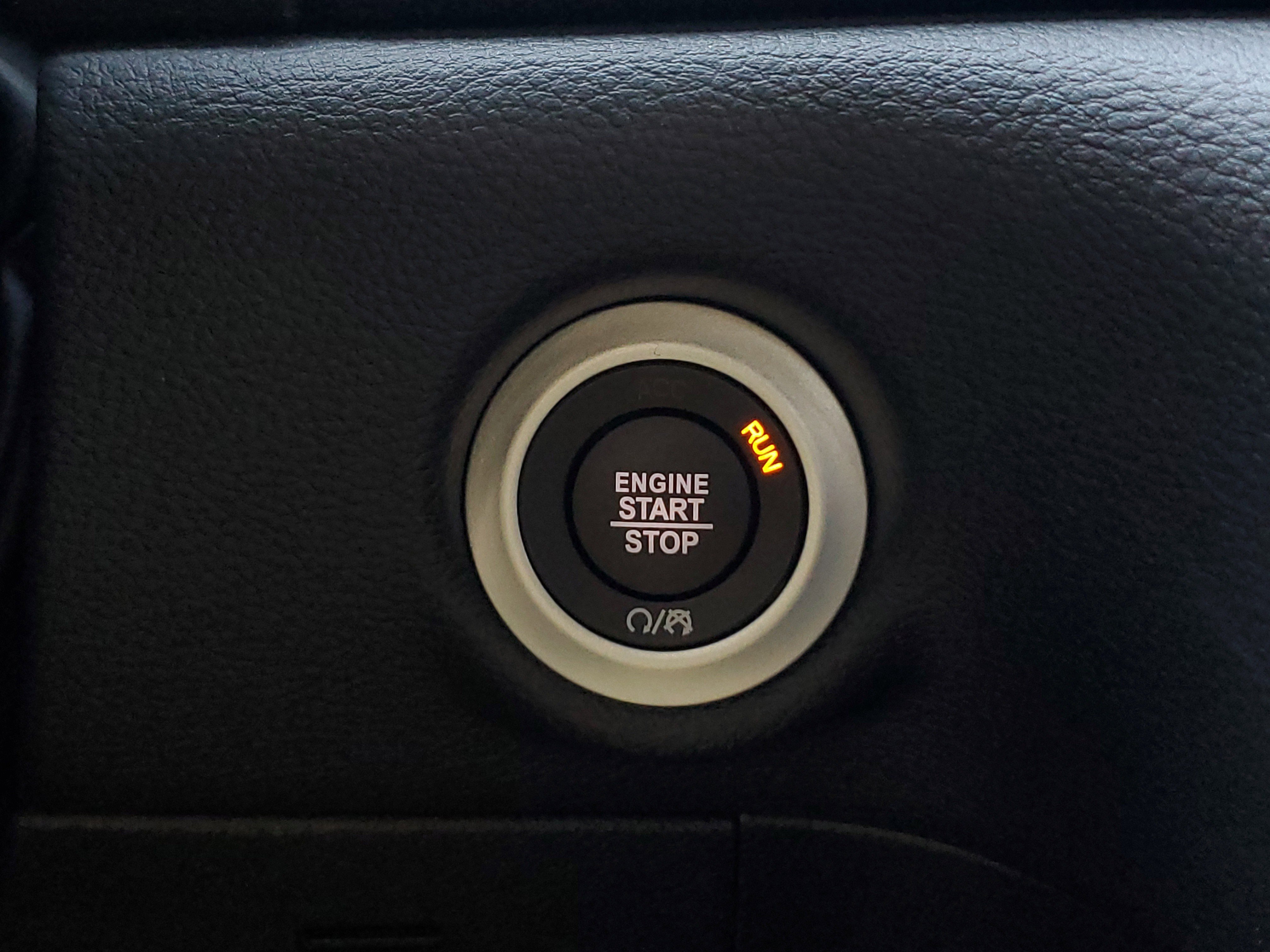 Used 2025 Chrysler Pacifica Select image 29