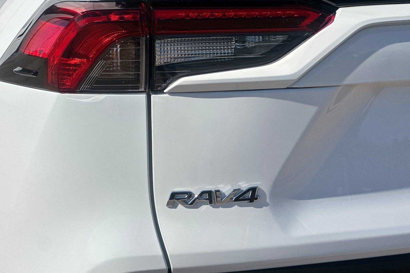 Used 2024 Toyota RAV4 LE AWD/4WD image 32