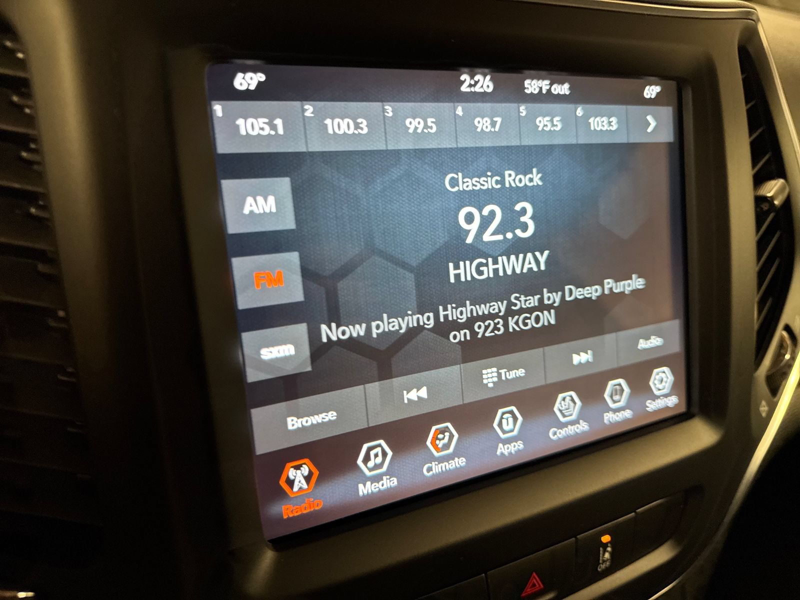 Used 2022 Jeep Cherokee Latitude Lux w/ Mopar Interior Package AWD/4WD image 21