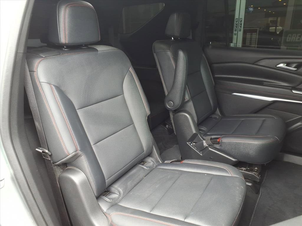 Used 2024 Chevrolet Traverse Z71 image 14