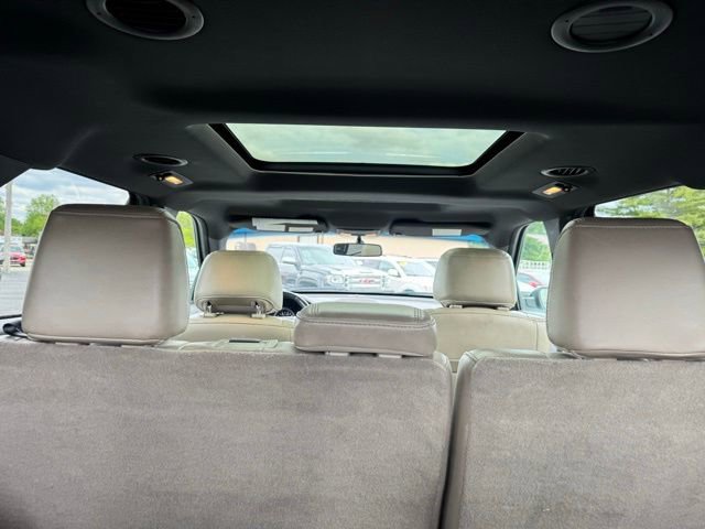 Used 2014 Ford Explorer XLT w/ Equipment Group 202A AWD/4WD image 14