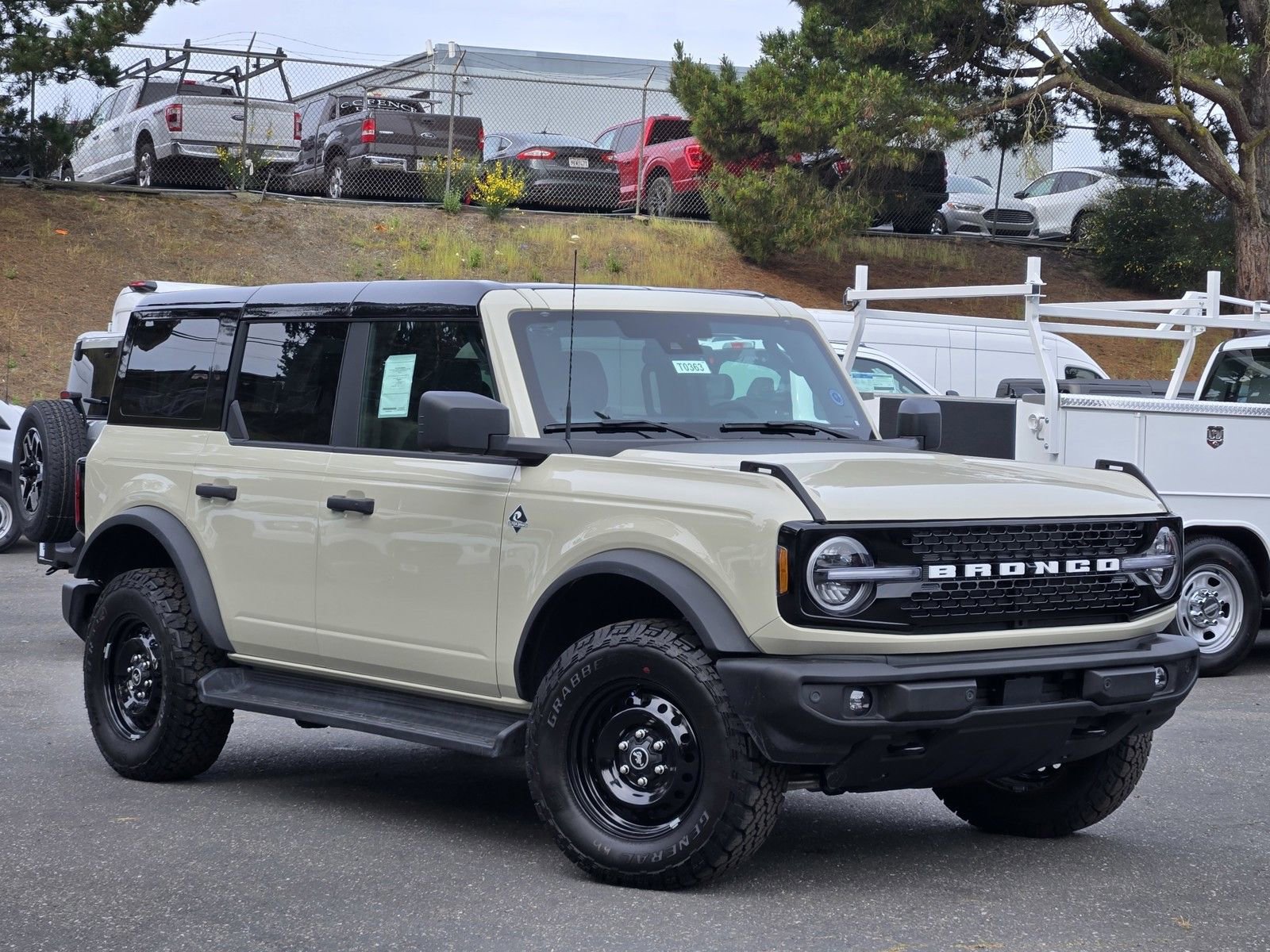 New 2026 Ford Bronco Outer Banks image 2