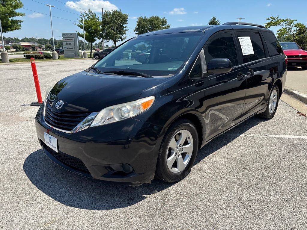 Used 2017 Toyota Sienna LE FWD image 13