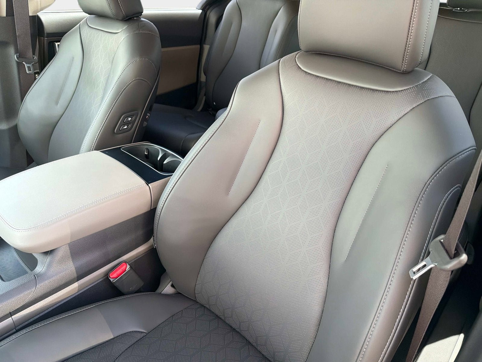 New 2026 Kia Carnival EX FWD image 18