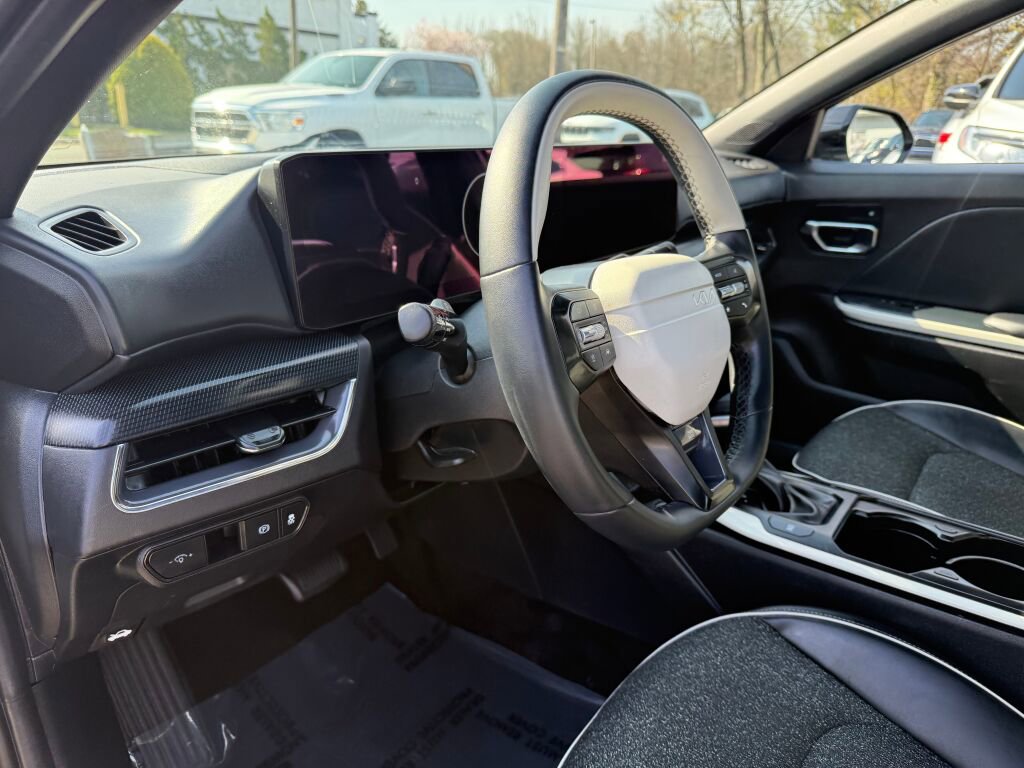 Used 2025 Kia K4 GT-Line w/ GT-Line Sunroof Package image 12