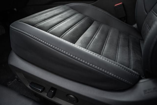 New 2025 Mitsubishi Outlander SE image 35