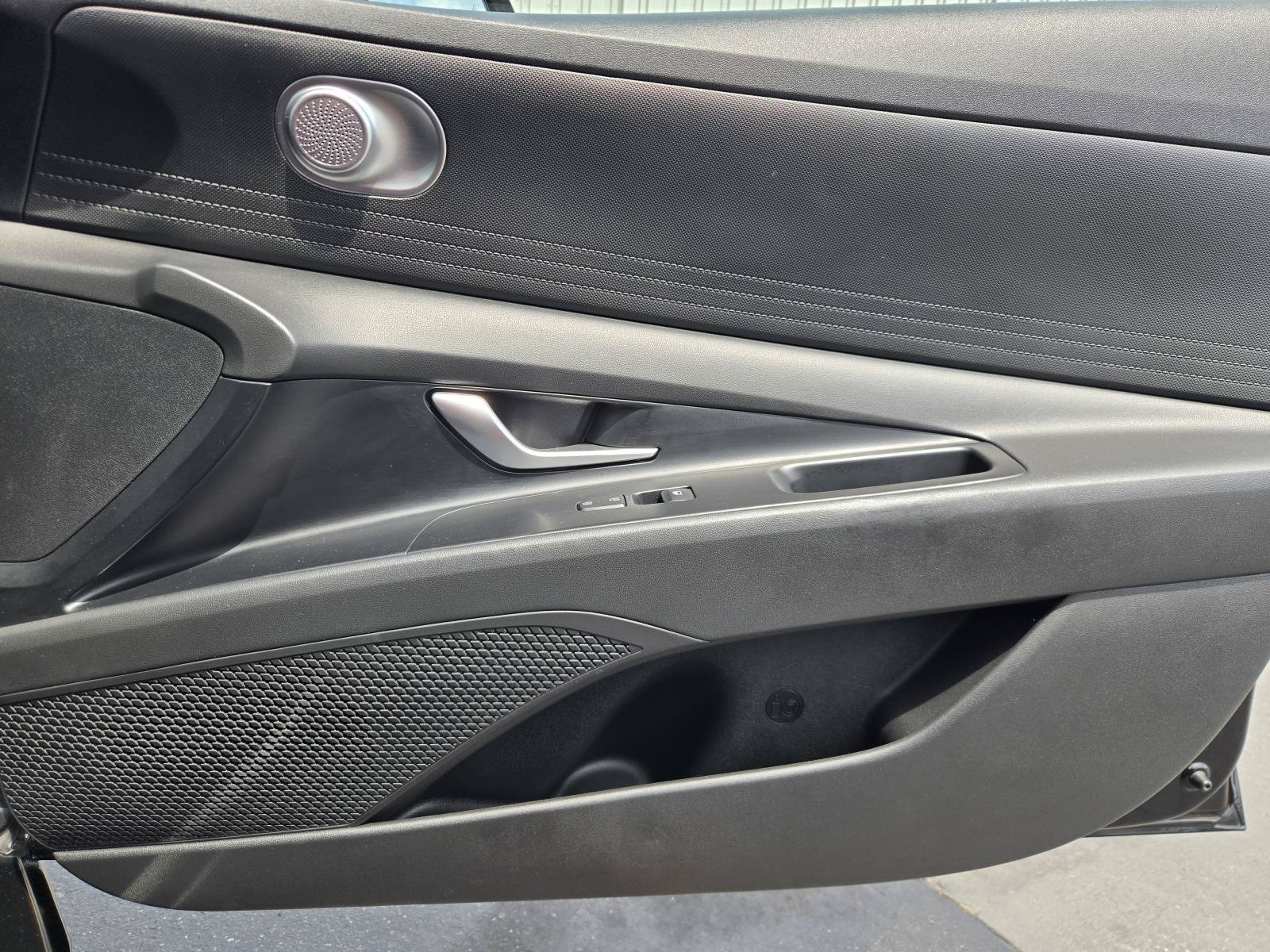 Used 2022 Hyundai Elantra SEL FWD image 32