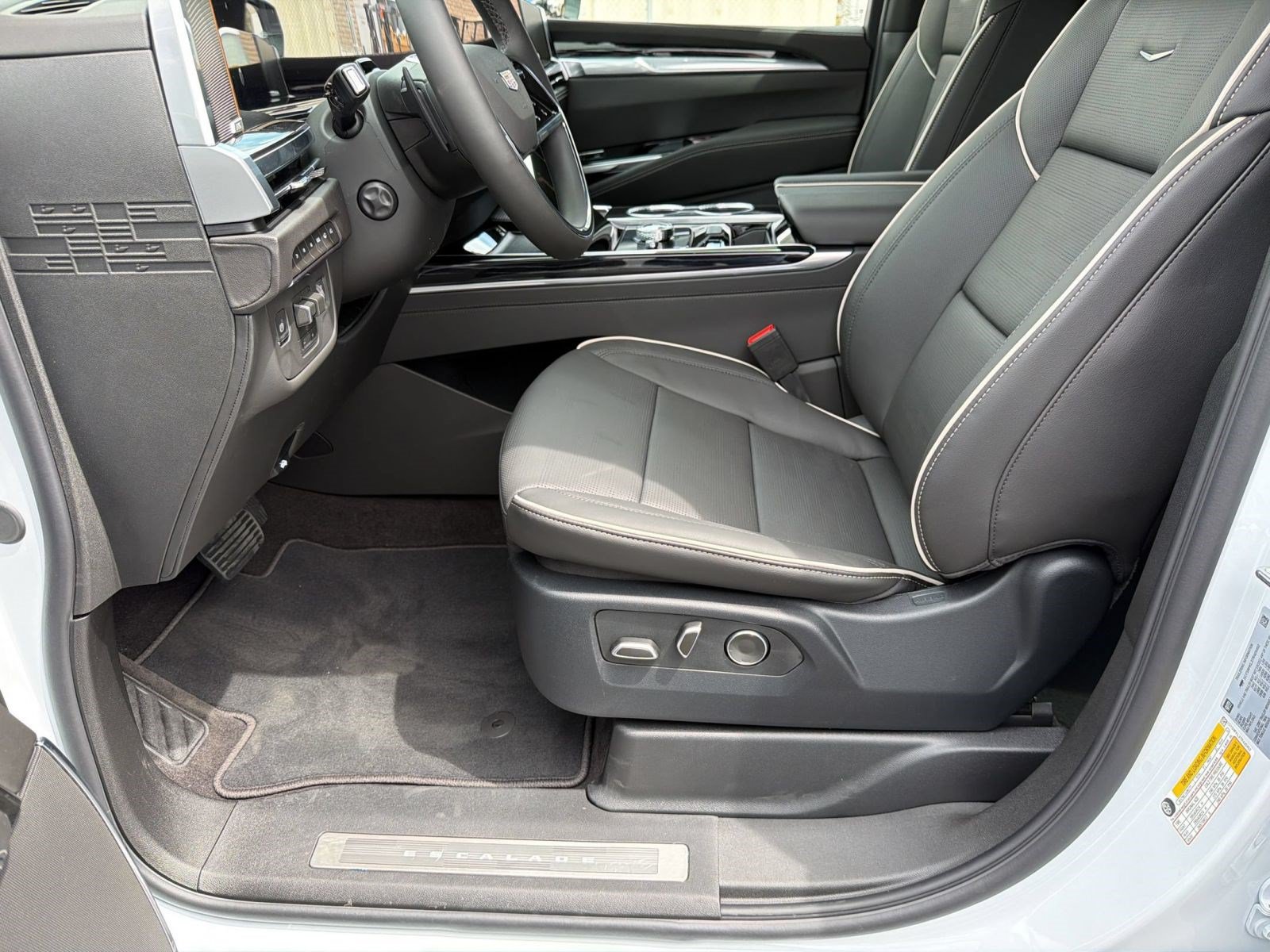 New 2026 Cadillac Escalade Sport w/ Touring Package AWD/4WD image 4