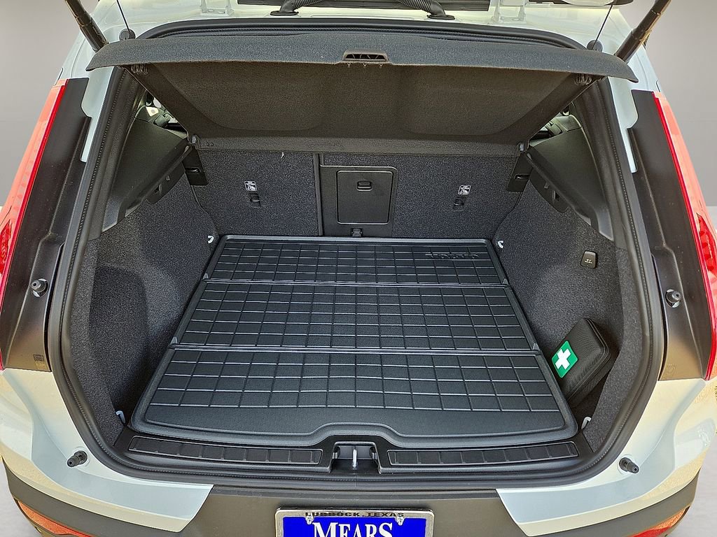 New 2026 Volvo XC40 B5 Ultra w/ Protection Package Premier AWD/4WD image 13