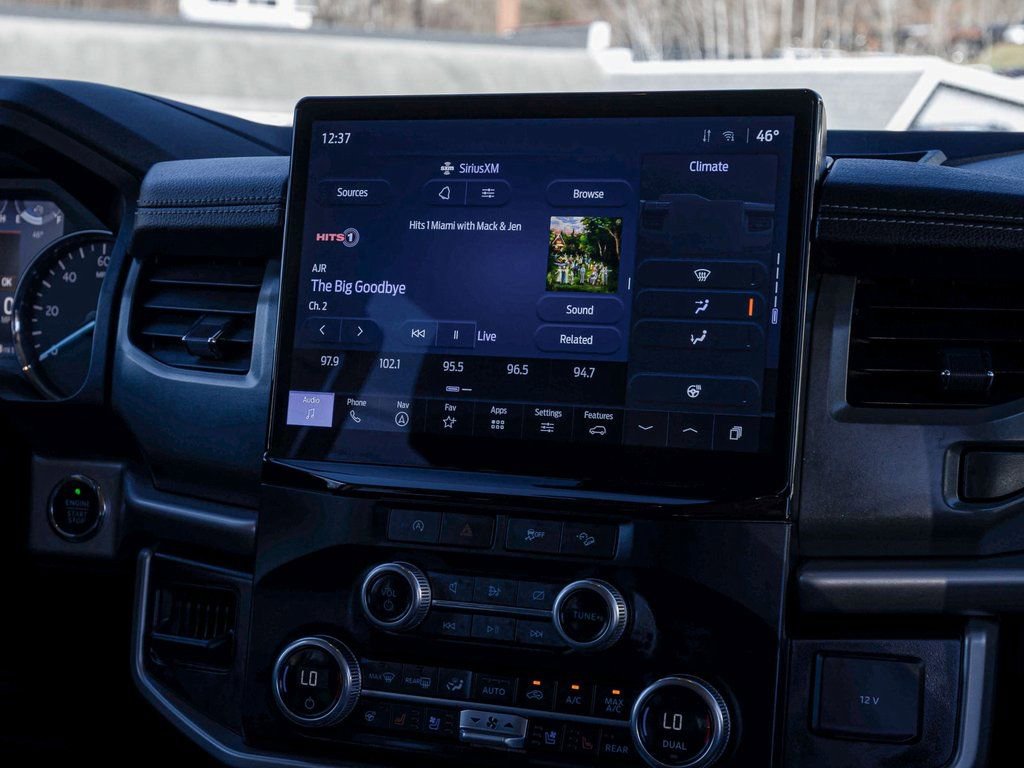 Used 2024 Ford Expedition XLT image 15