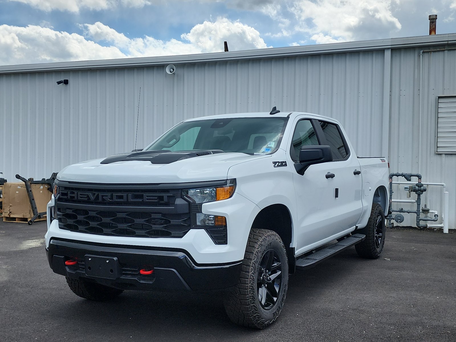 New 2026 Chevrolet Silverado 1500 Custom Trail Boss w/ LPO, Dark Essentials Package