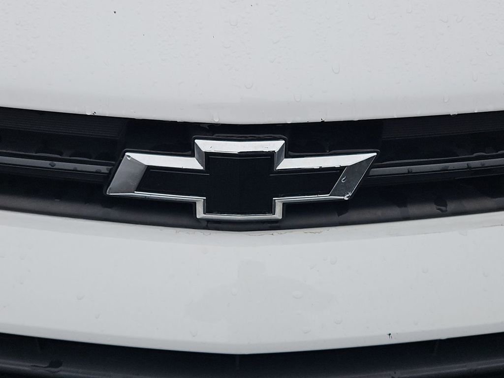 Used 2020 Chevrolet Trax LT w/ Sun & Sound Package FWD image 11