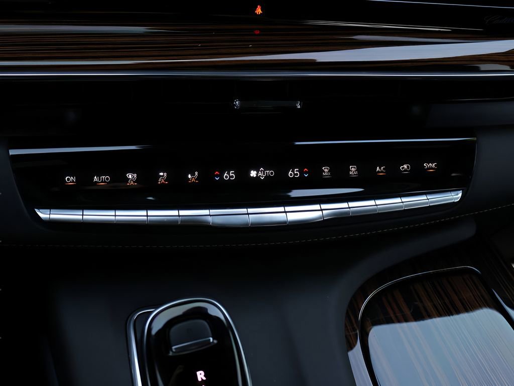 Used 2024 Cadillac Escalade Premium Luxury image 28