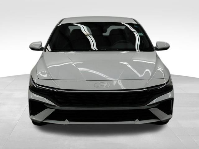 Used 2024 Hyundai Elantra SEL image 3