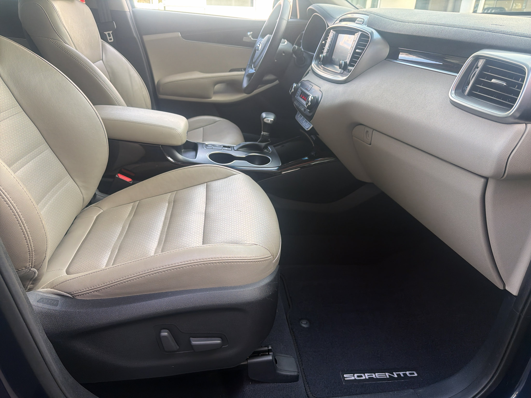 Used 2019 Kia Sorento EX AWD/4WD image 16