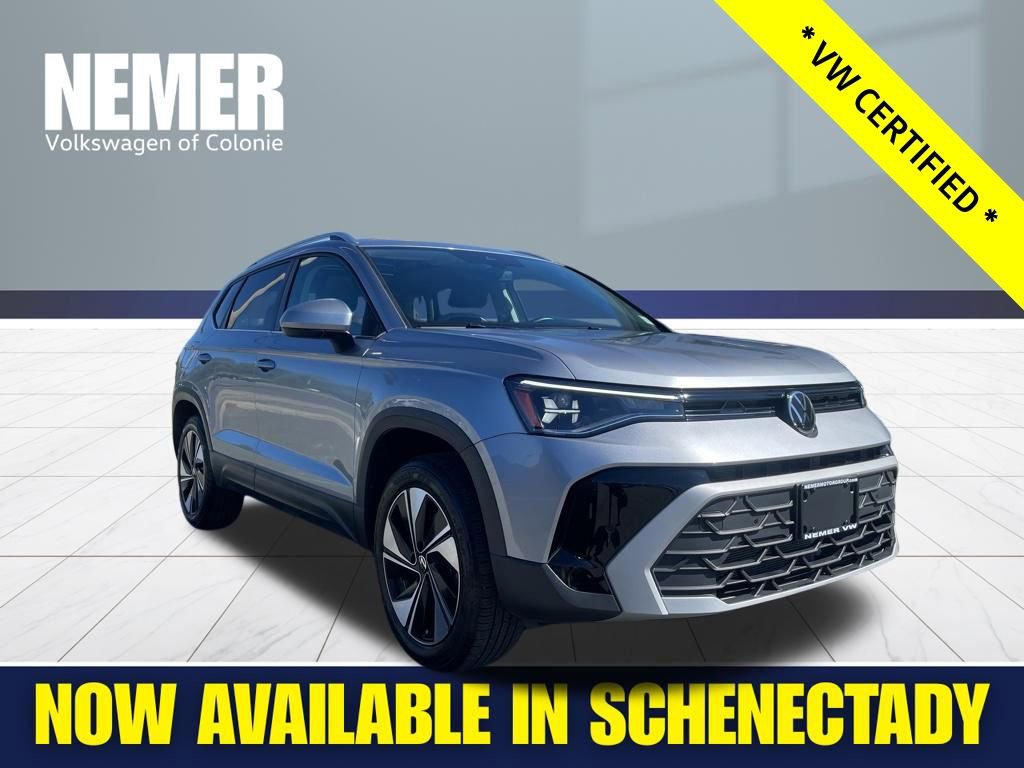 Used 2025 Volkswagen Taos SE w/ Panoramic Sunroof Package AWD/4WD image 9