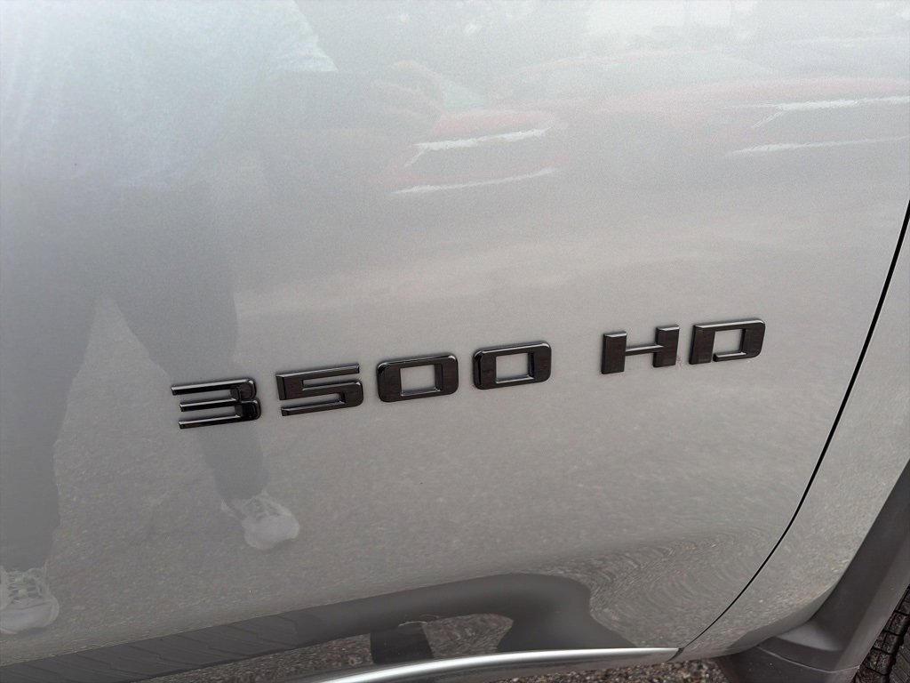 Used 2024 Chevrolet Silverado 3500 LT w/ Convenience Package image 11