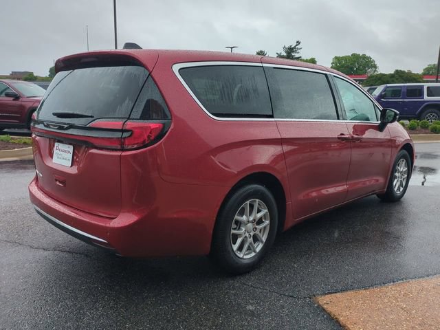 New 2027 Chrysler Pacifica Select FWD image 4