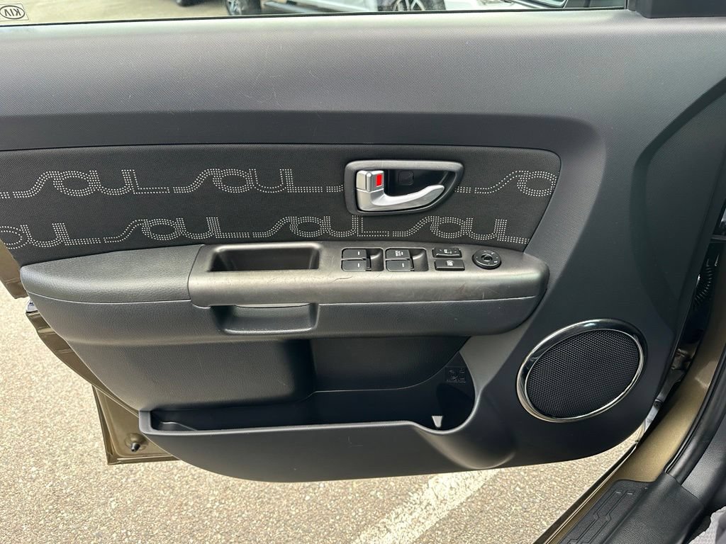 Used 2012 Kia Soul + w/ Audio Pkg FWD image 17