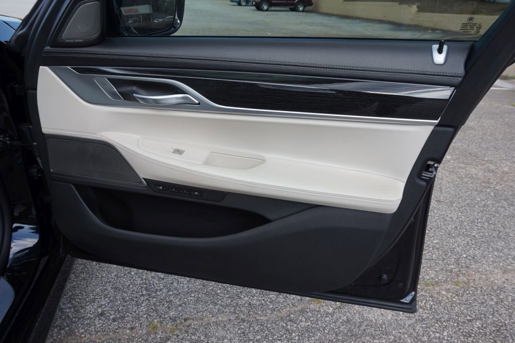 Used 2019 BMW 750i w/ Executive Package image 34