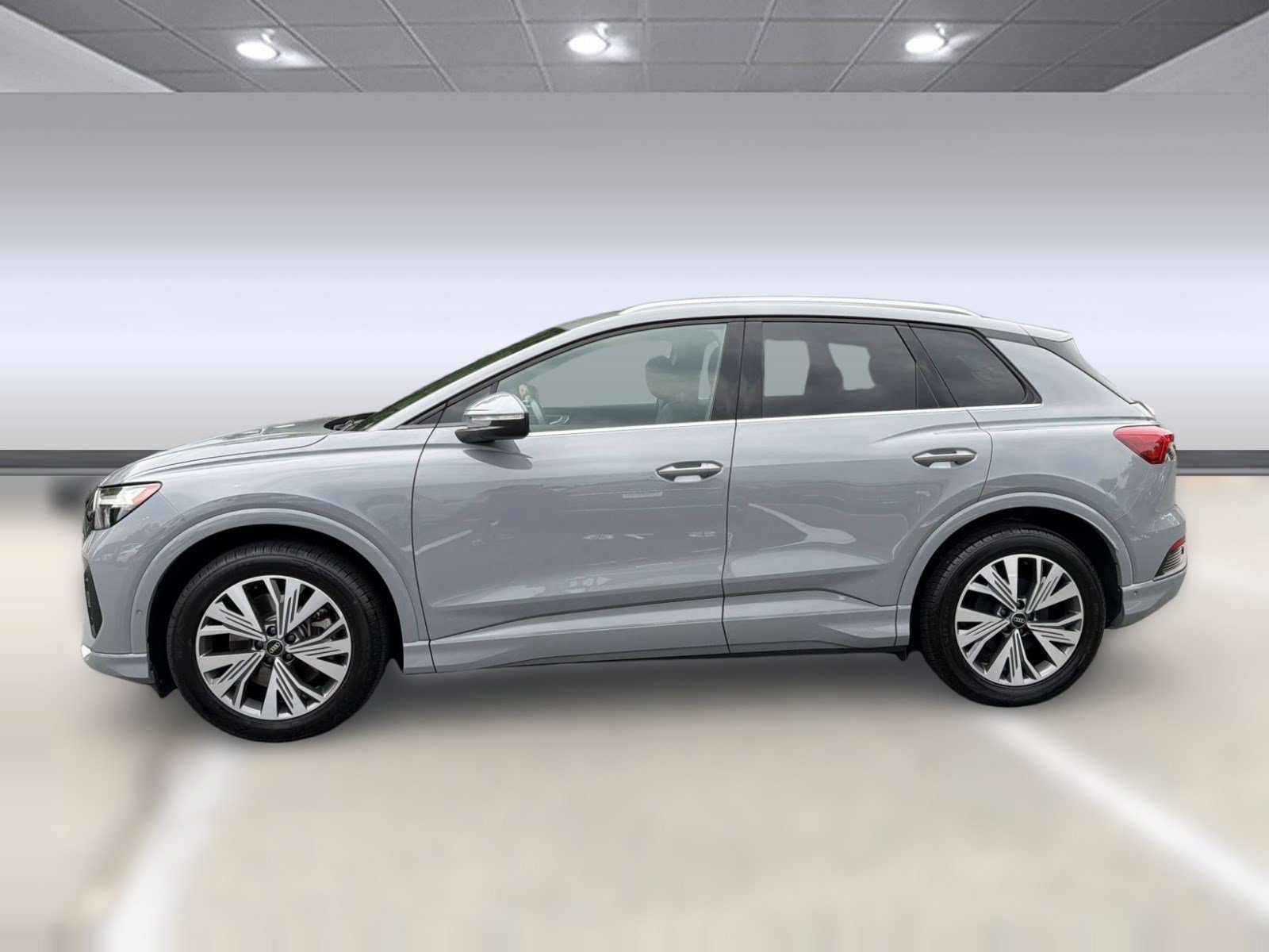 Used 2024 Audi Q4 e-tron Premium Plus w/ Premium Plus RWD image 2