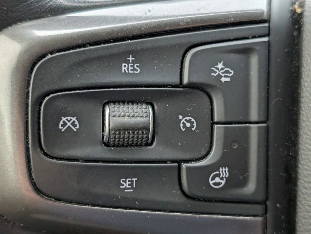 Used 2021 Chevrolet Suburban RST w/ Luxury Package image 15