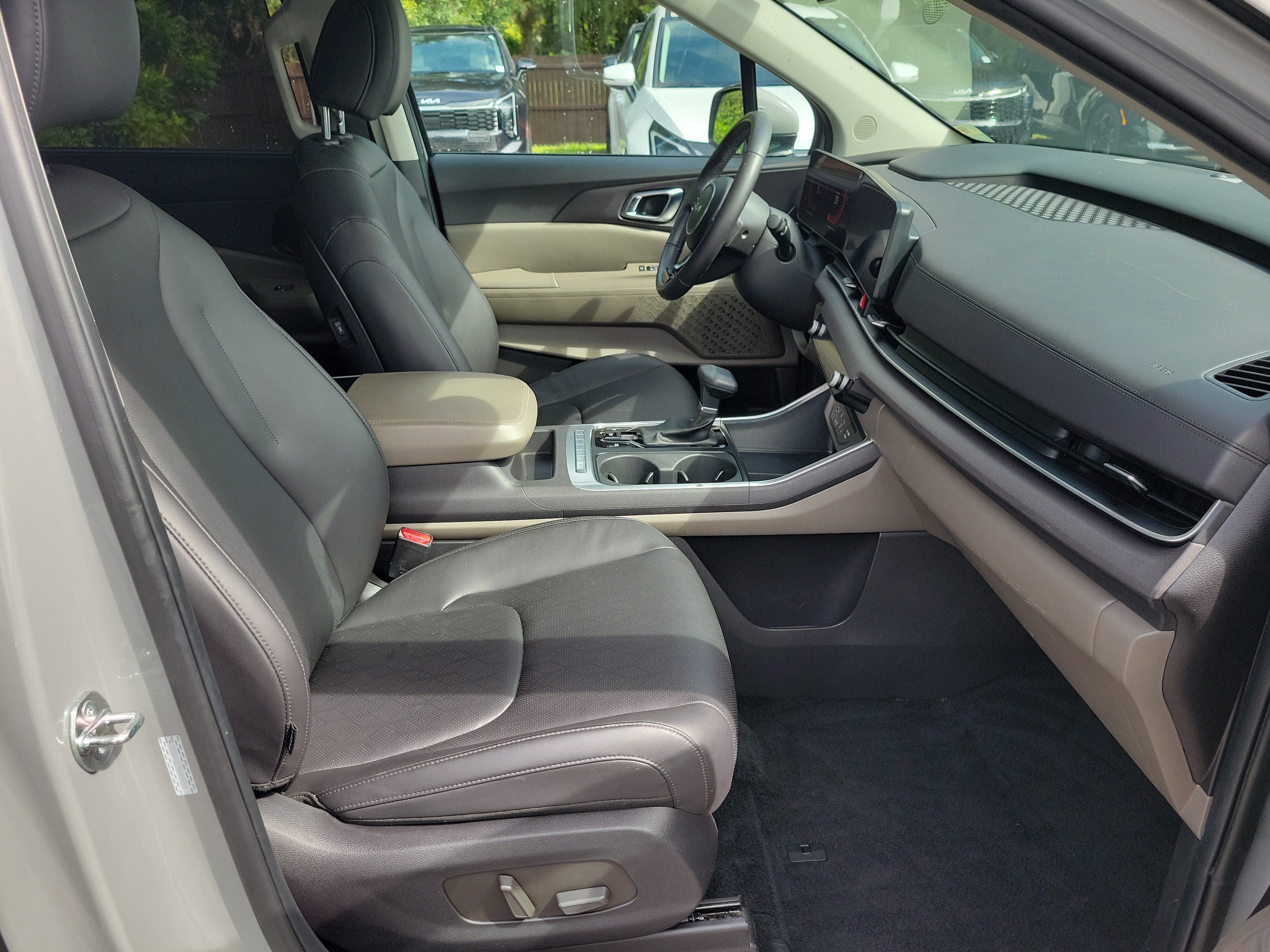 Certified 2025 Kia Carnival EX FWD image 7