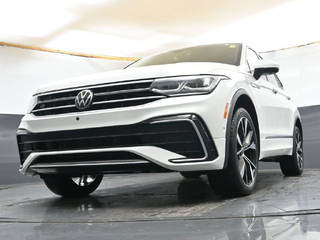 Used 2024 Volkswagen Tiguan SEL R-Line AWD/4WD image 29