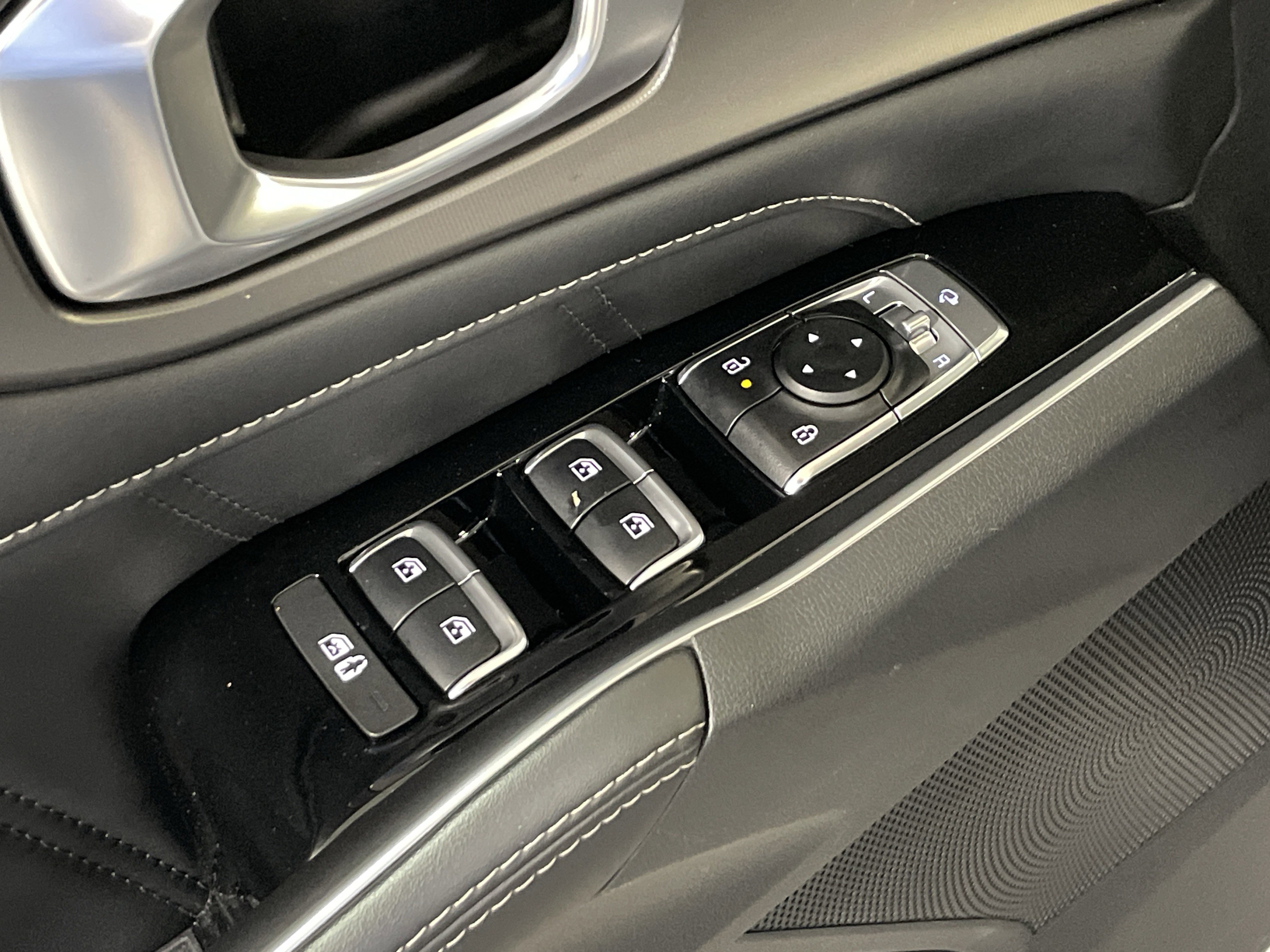 Used 2025 Kia Sorento SX FWD image 15