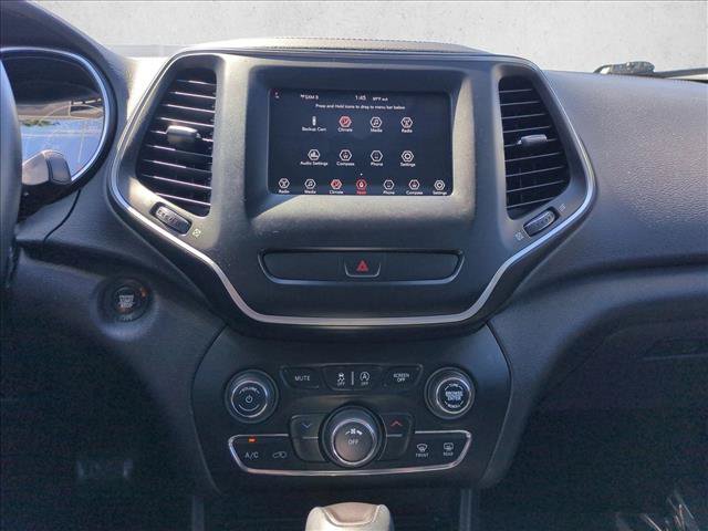 Used 2019 Jeep Cherokee Latitude Plus AWD/4WD image 14