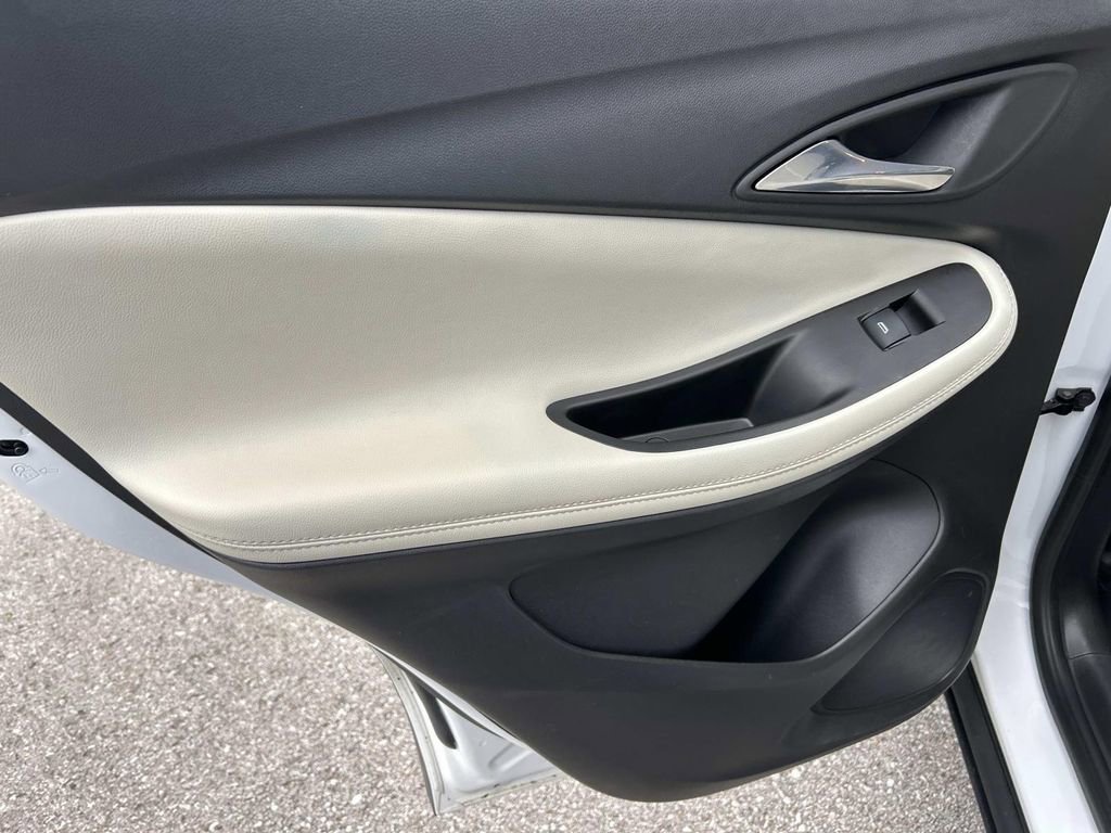 Used 2022 Buick Encore GX Essence w/ Advanced Technology Package FWD image 23