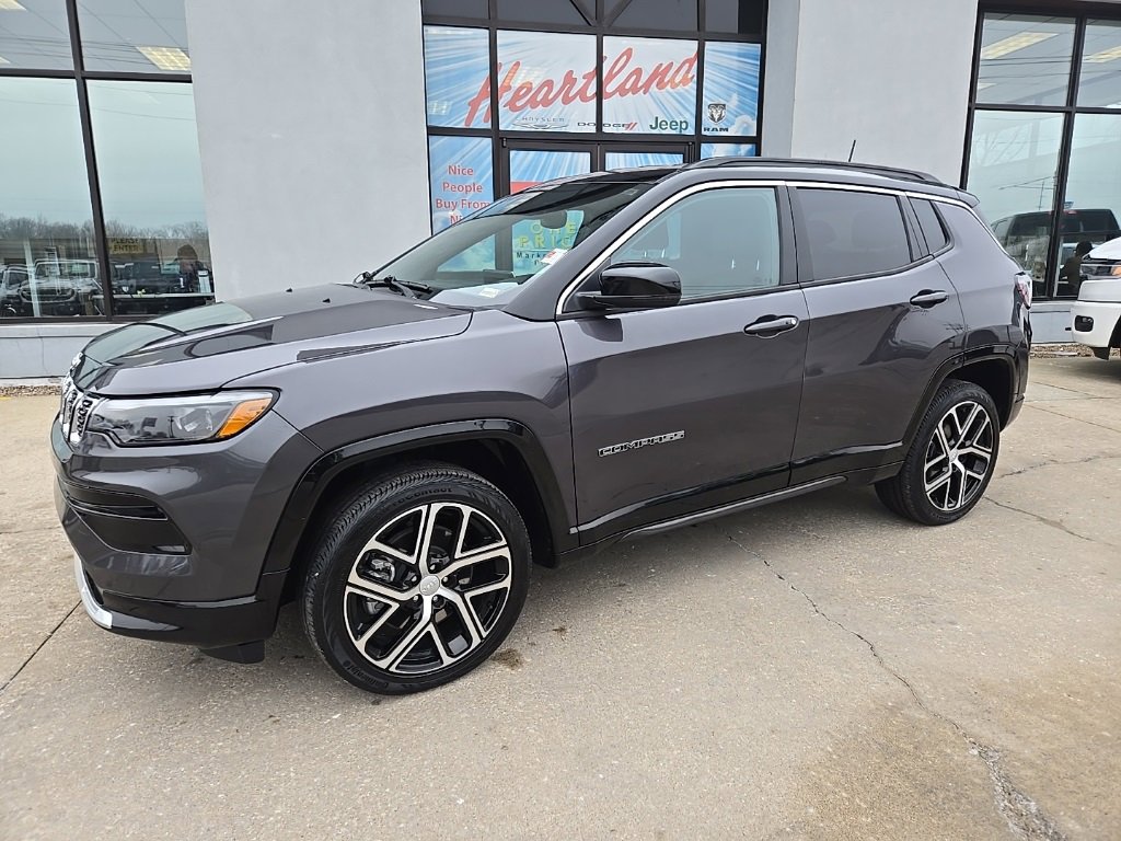 Used 2024 Jeep Compass Limited w/ Elite Group image 3