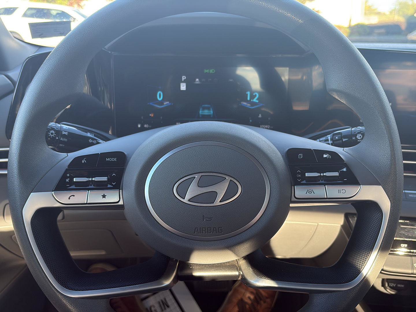 Used 2024 Hyundai Elantra SEL FWD image 15