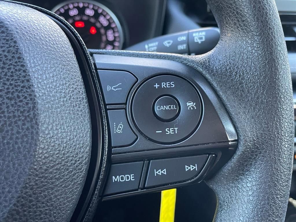 Used 2022 Toyota RAV4 LE image 8