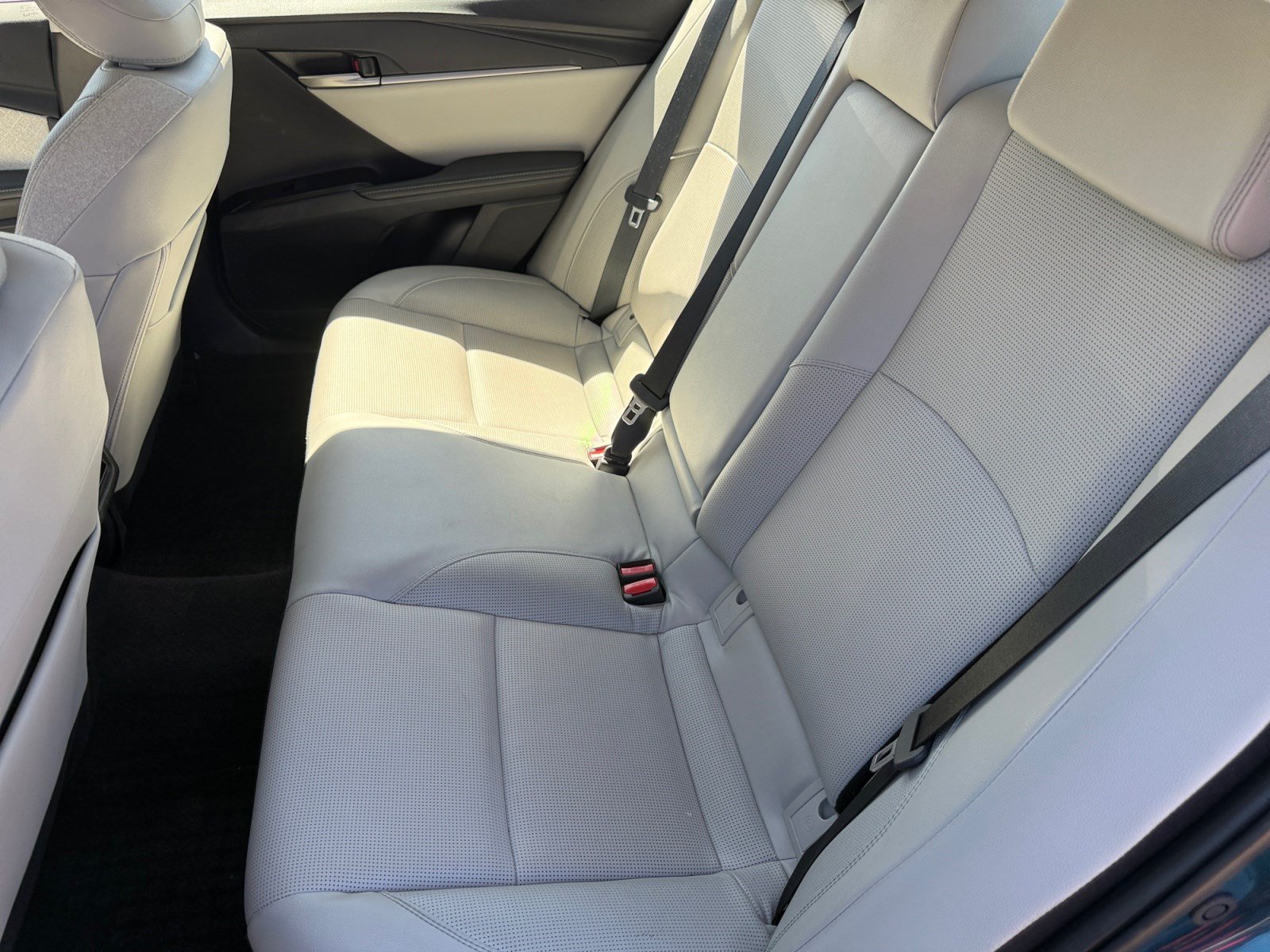 Used 2025 Toyota Camry XLE AWD/4WD image 17