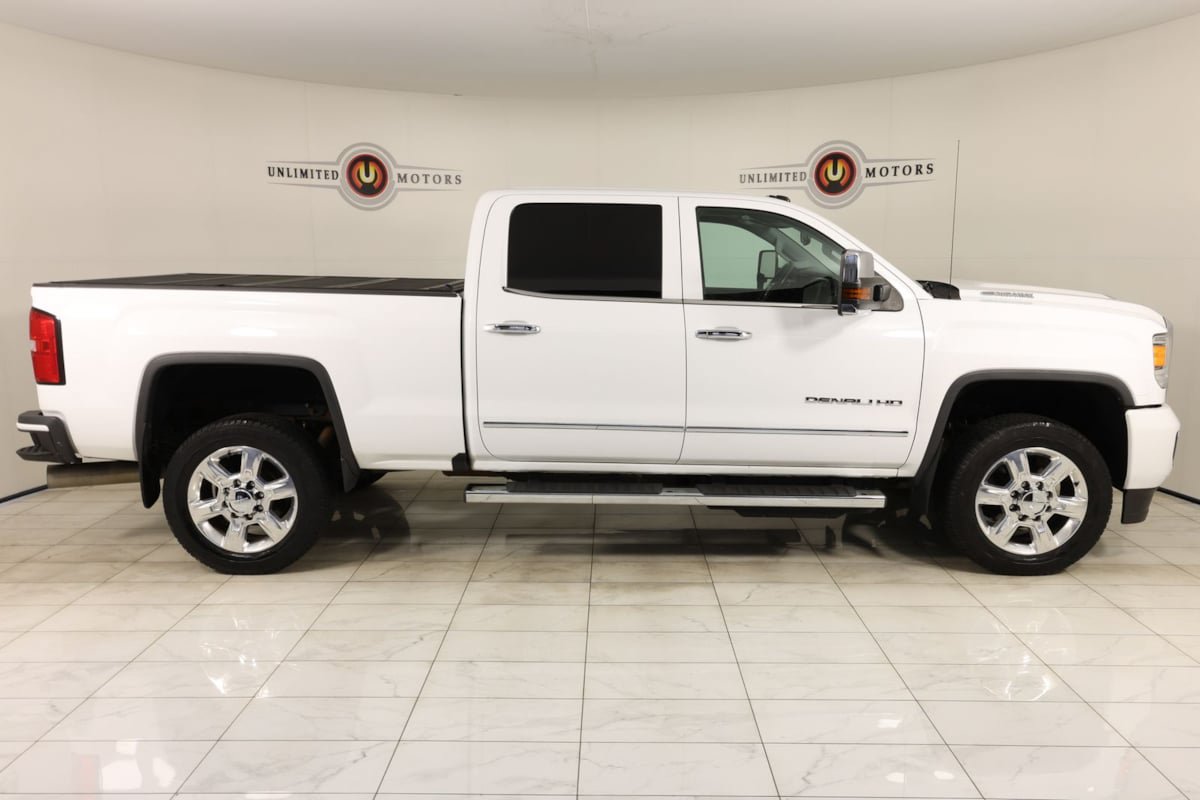 Used 2019 GMC Sierra 2500 Denali w/ Duramax Plus Package AWD/4WD image 2