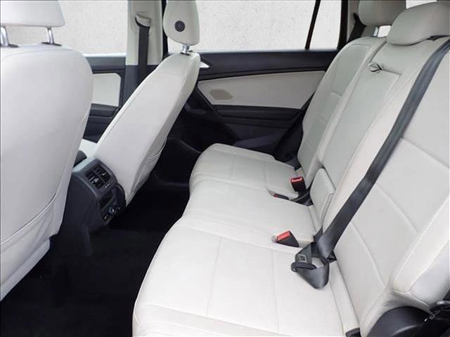 Used 2021 Volkswagen Tiguan SE w/ Panoramic Sunroof Package AWD/4WD image 9