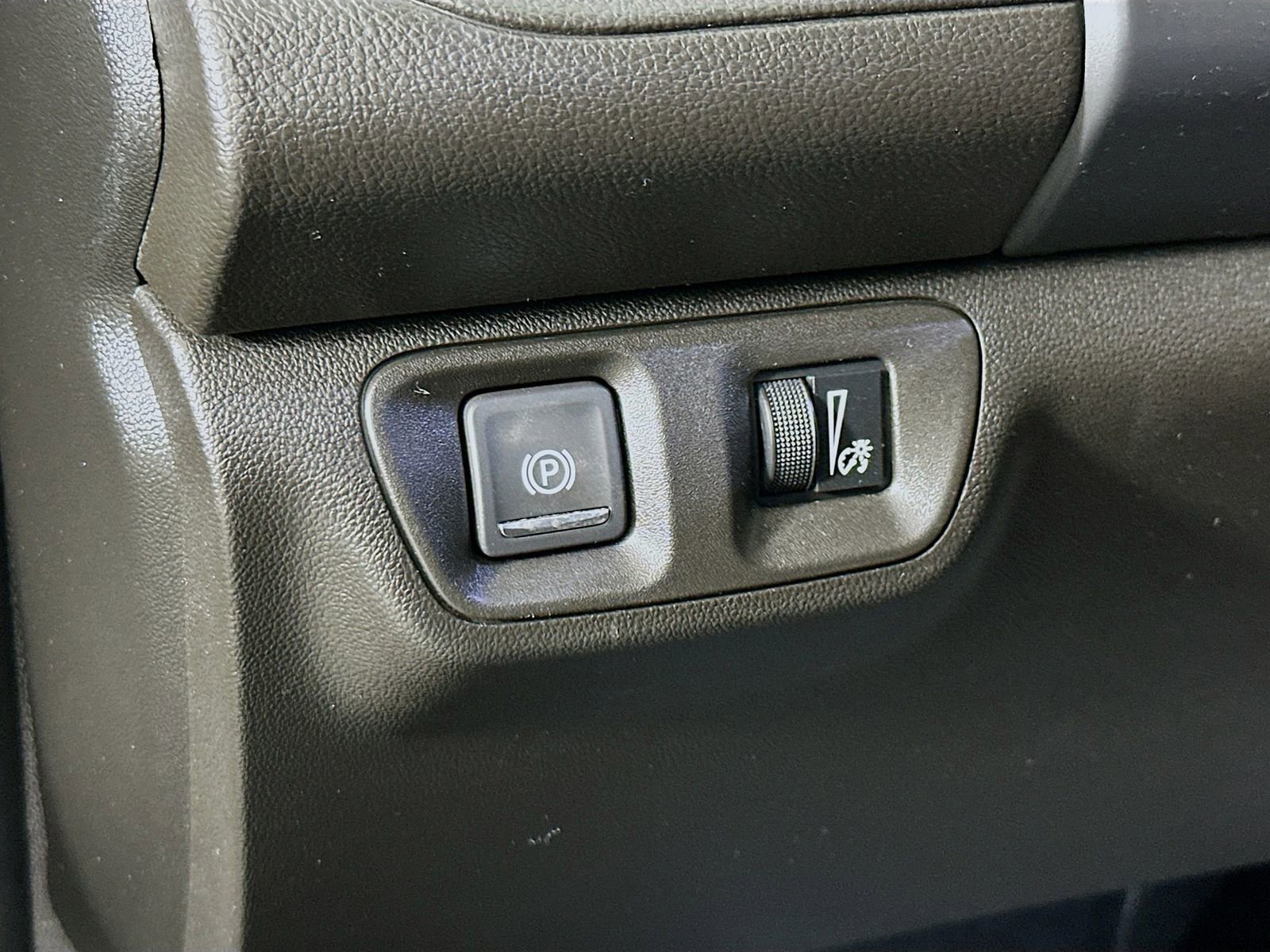 Used 2021 GMC Acadia SLE AWD/4WD image 11