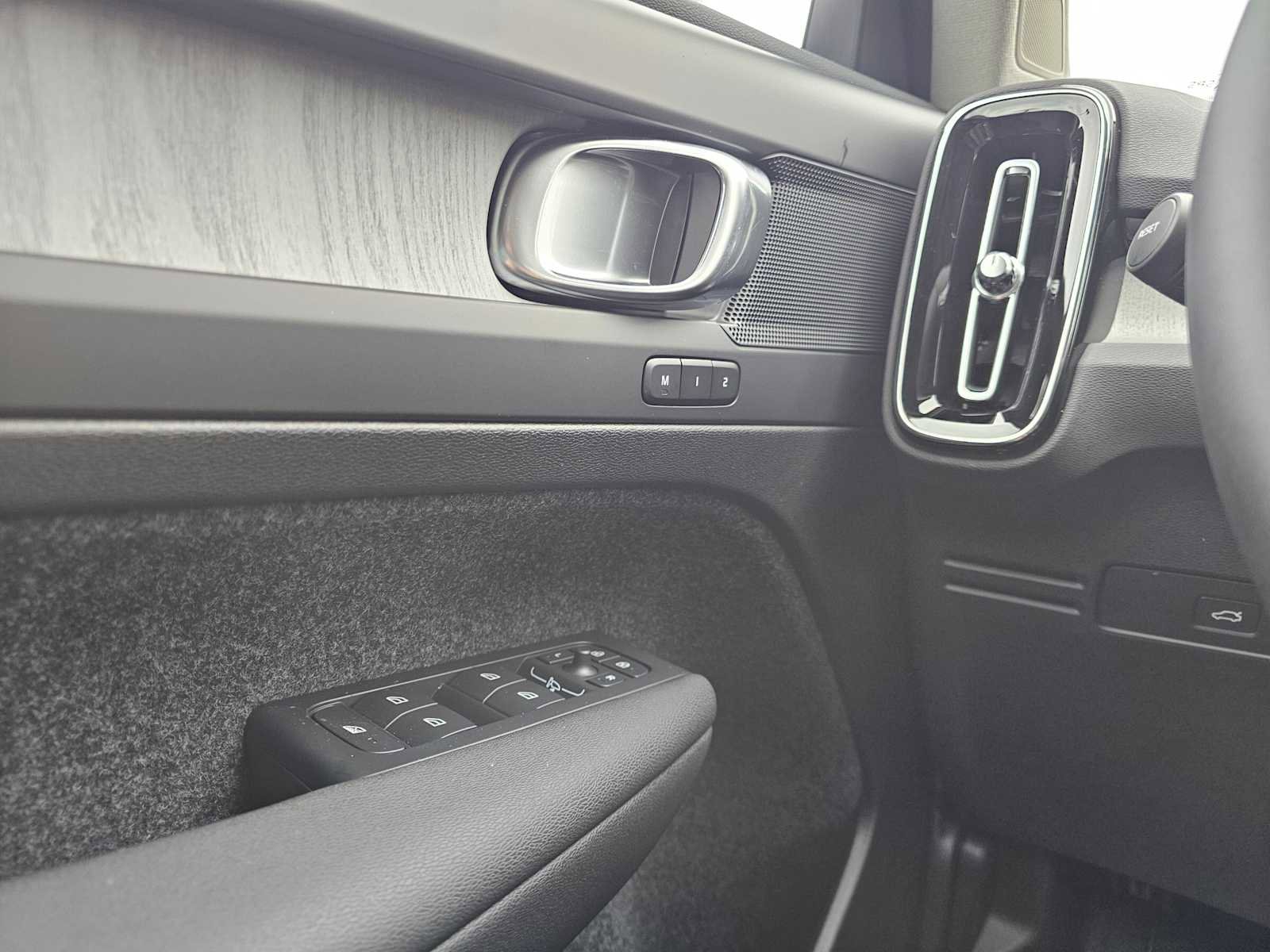New 2026 Volvo XC40 B5 Core w/ Climate Package image 33