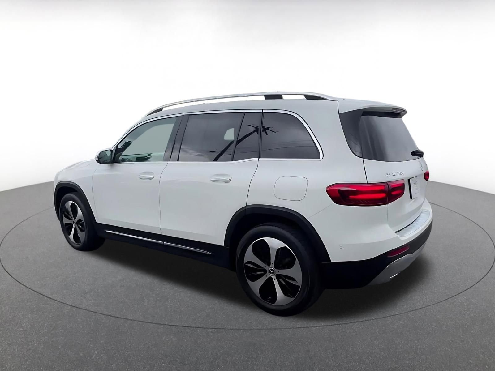 Used 2025 Mercedes-Benz GLB 250 4MATIC image 10