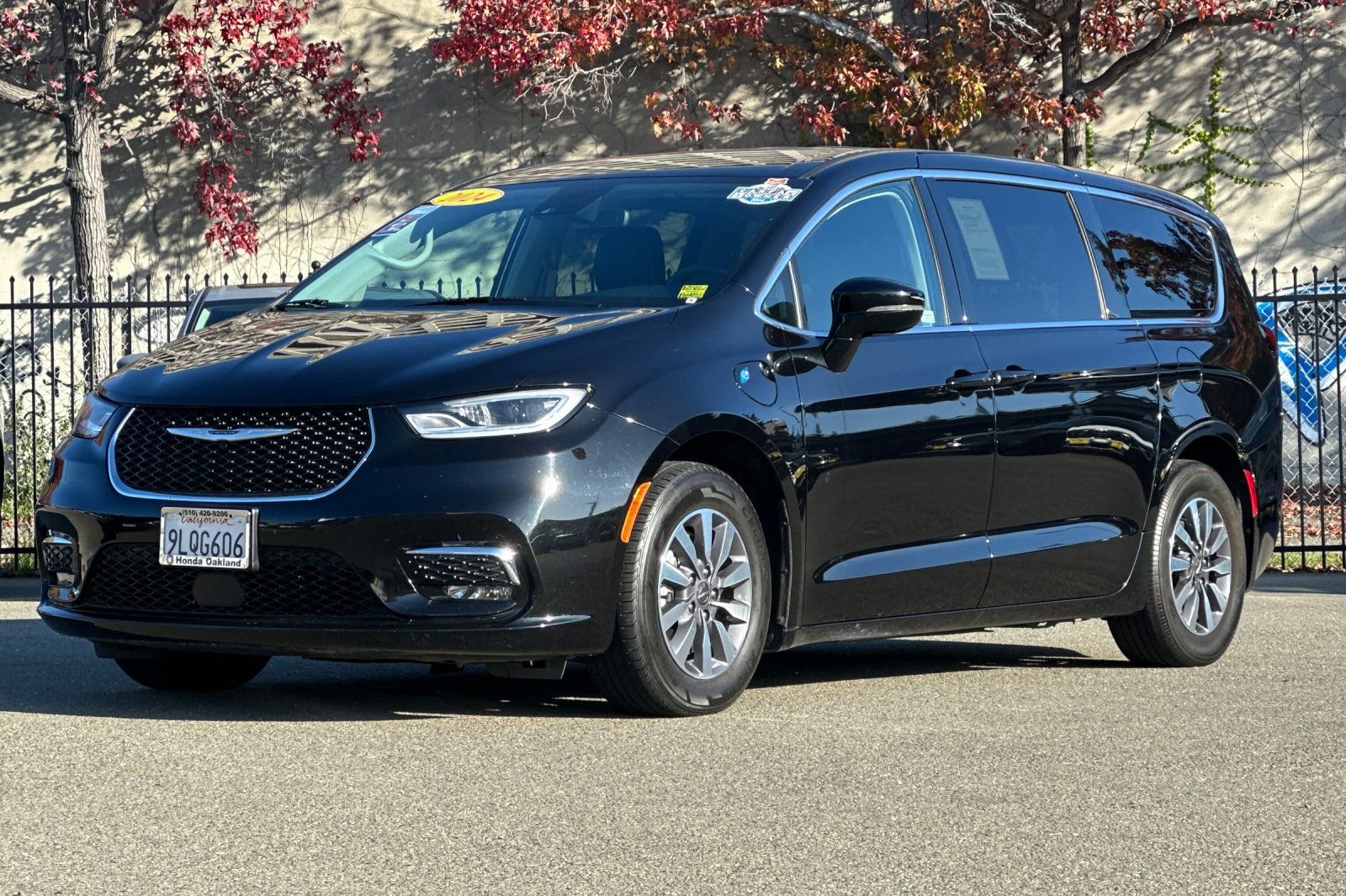 Used 2024 Chrysler Pacifica Select image 9